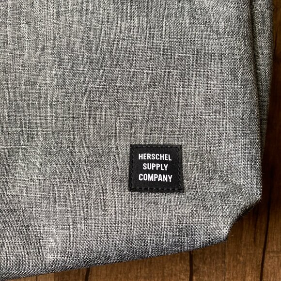 Herschel Sandford Messenger Bag in Raven crosshatch, New without tags - Picture 6 of 14